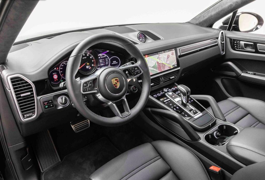 Porsche Cayenne GTS Coupé | německé předváděcí auto skladem | sportovně luxusní SUV coupé | benzín V8 biturbo 460 koní | super výbava a cena 3.279.000,- Kč bez DPH | nákup online na AUTOiBUY.com